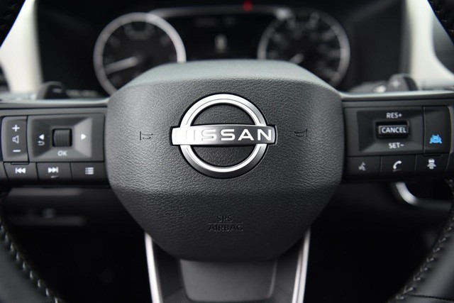 Nissan Rogue Vehicle Image 18