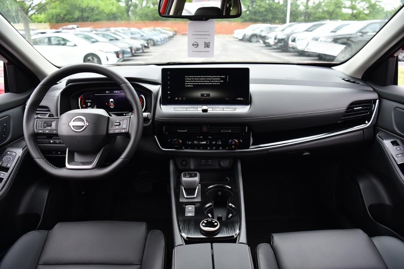 Nissan Rogue Vehicle Image 08