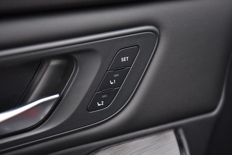 Nissan Rogue Vehicle Image 10