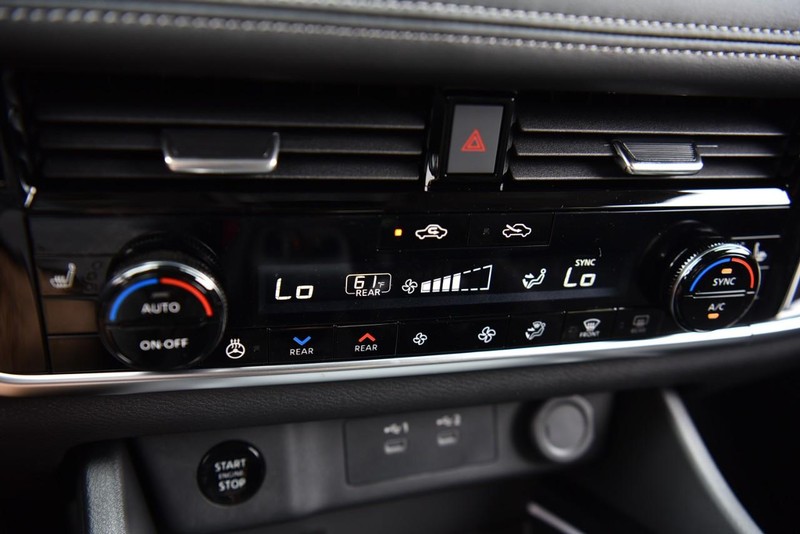 Nissan Rogue Vehicle Image 18