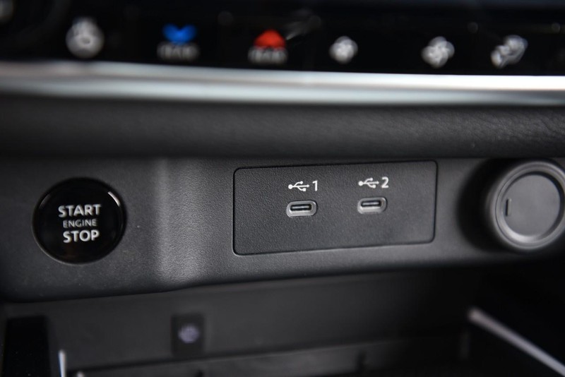 Nissan Rogue Vehicle Image 19