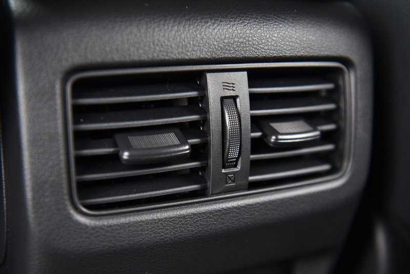 Nissan Rogue Vehicle Image 26