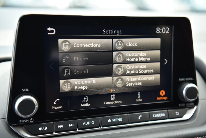 Nissan Rogue Vehicle Image 14