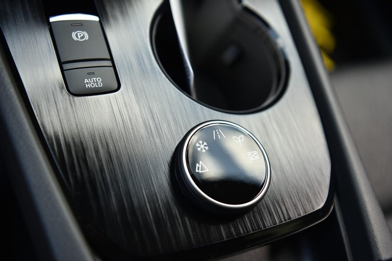 Nissan Rogue Vehicle Image 17