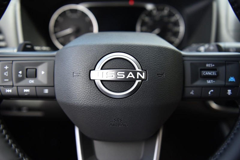 Nissan Rogue Vehicle Image 18