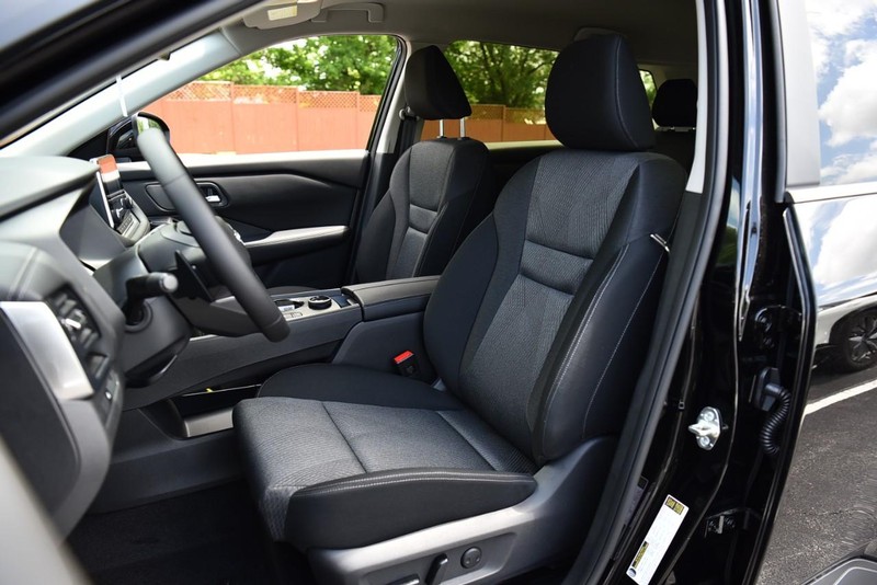 Nissan Rogue Vehicle Image 19