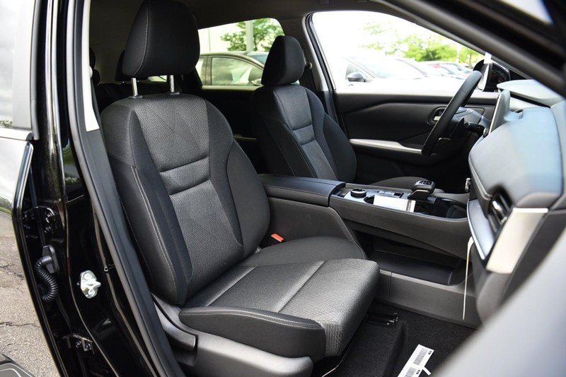 Nissan Rogue Vehicle Image 20