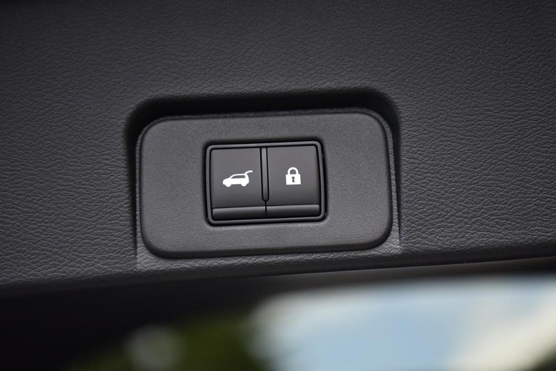 Nissan Rogue Vehicle Image 25