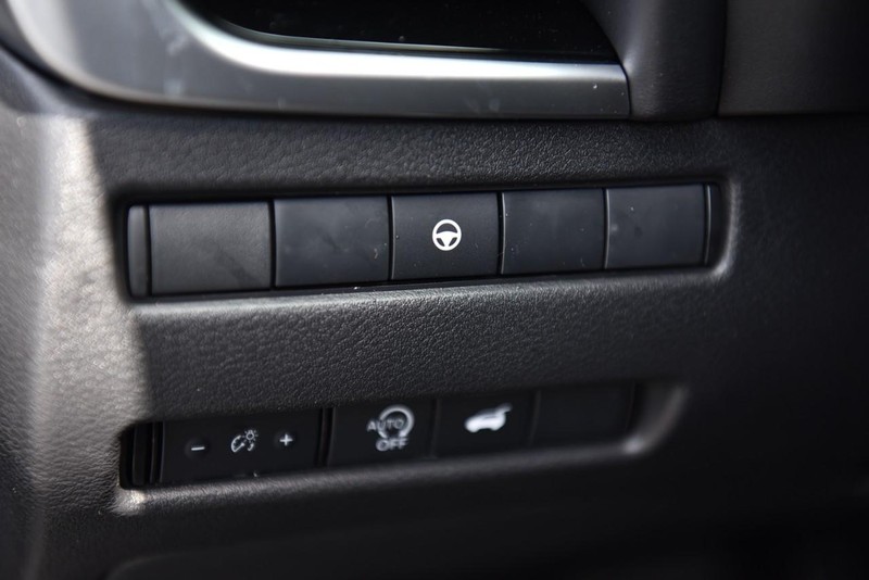 Nissan Rogue Vehicle Image 12