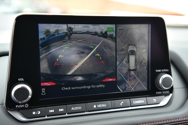 Nissan Rogue Vehicle Image 14