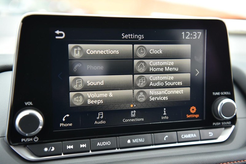 Nissan Rogue Vehicle Image 15