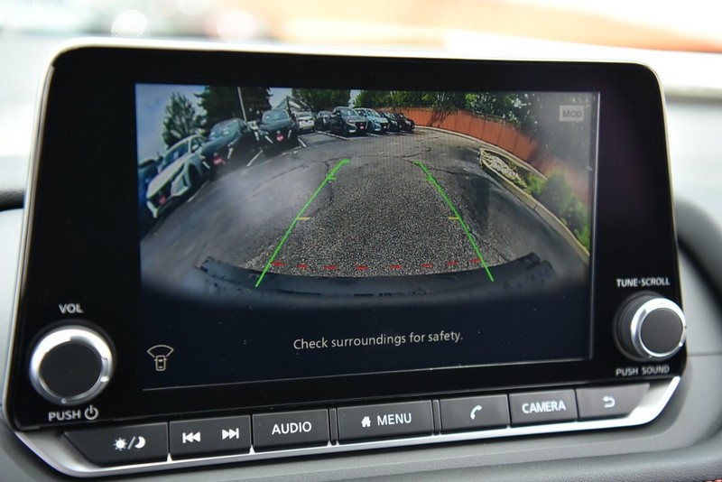 Nissan Rogue Vehicle Image 17