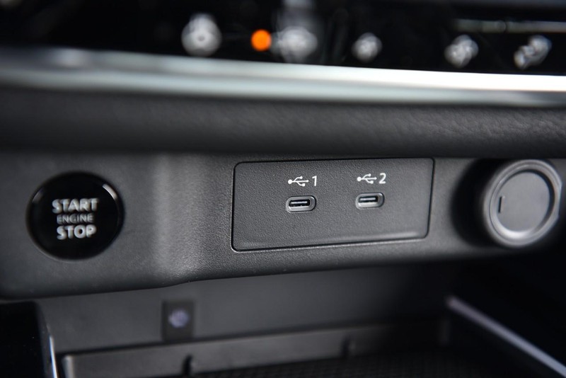 Nissan Rogue Vehicle Image 19
