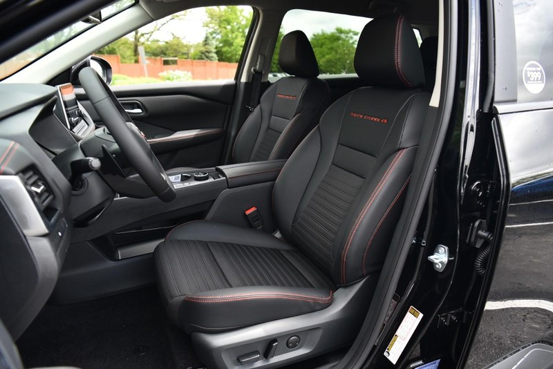 Nissan Rogue Vehicle Image 22