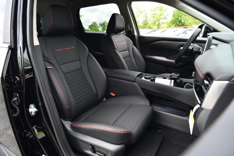 Nissan Rogue Vehicle Image 23
