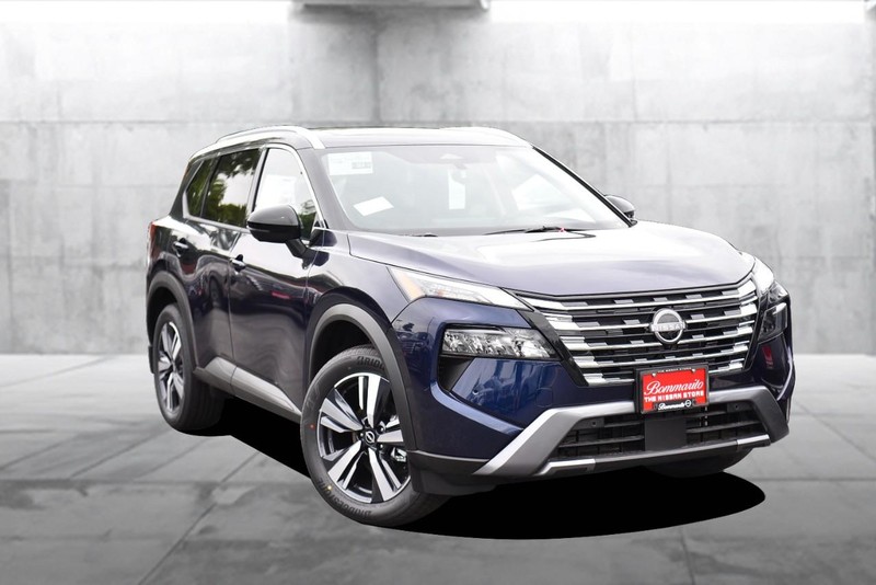 Nissan Rogue Vehicle Image 02