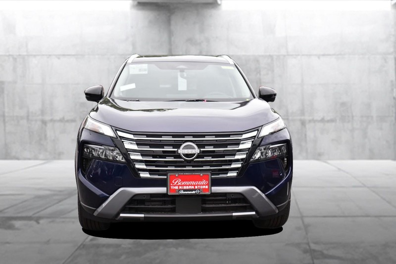 Nissan Rogue Vehicle Image 04