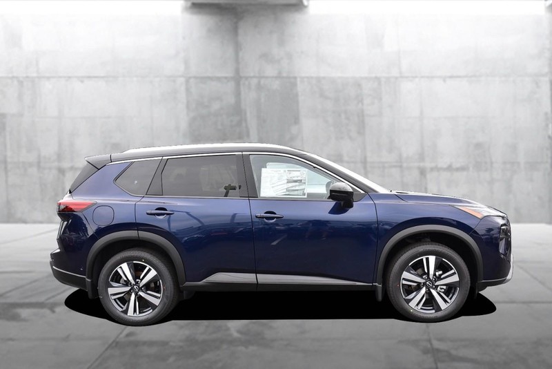 Nissan Rogue Vehicle Image 05