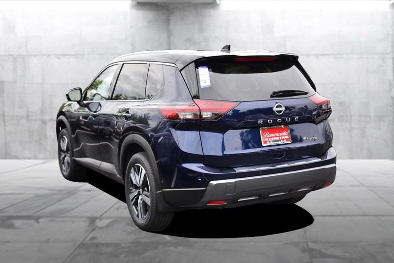 Nissan Rogue Vehicle Image 07