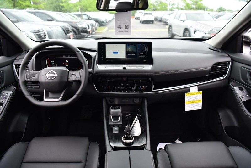 Nissan Rogue Vehicle Image 08