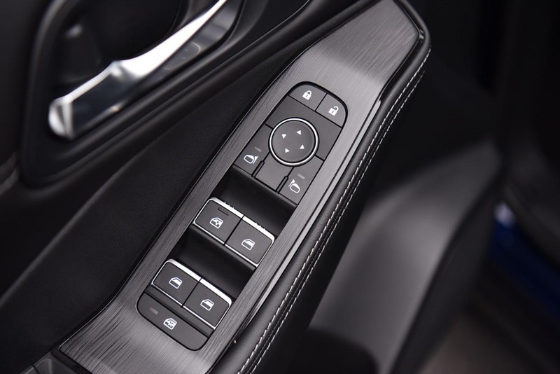 Nissan Rogue Vehicle Image 09