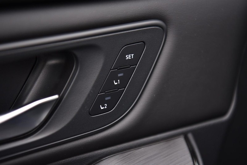 Nissan Rogue Vehicle Image 10