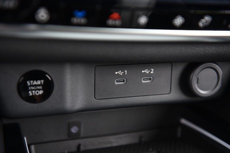 Nissan Rogue Vehicle Image 19