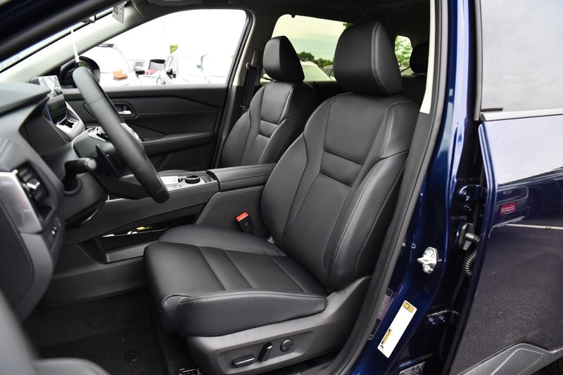 Nissan Rogue Vehicle Image 22