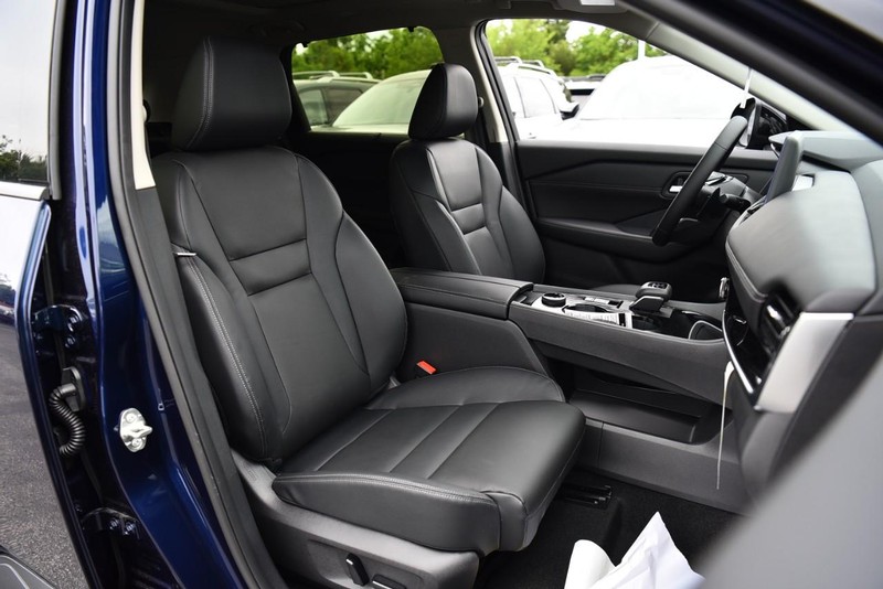 Nissan Rogue Vehicle Image 23