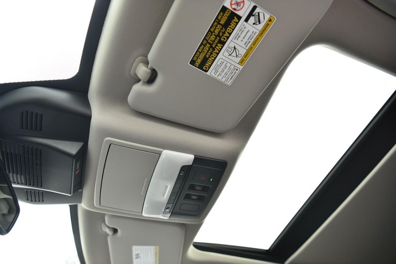 Nissan Rogue Vehicle Image 24