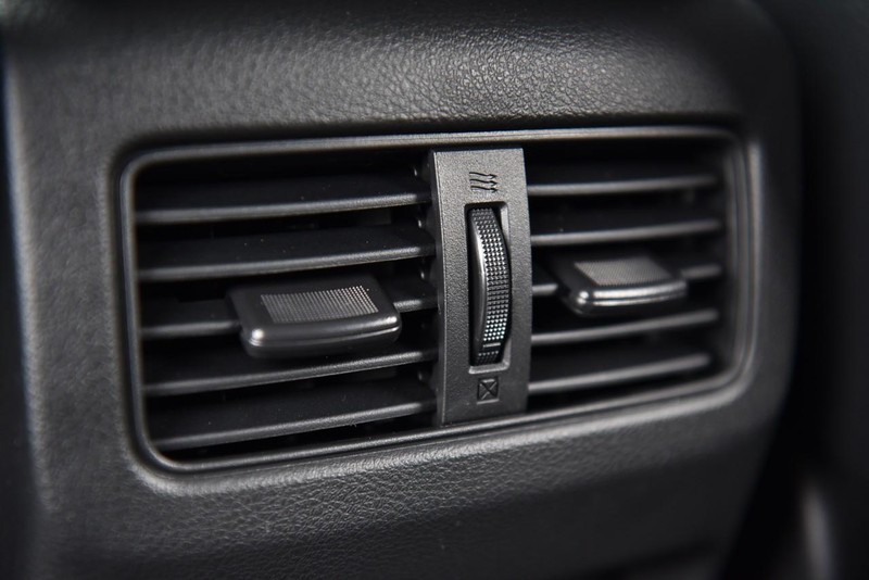 Nissan Rogue Vehicle Image 26
