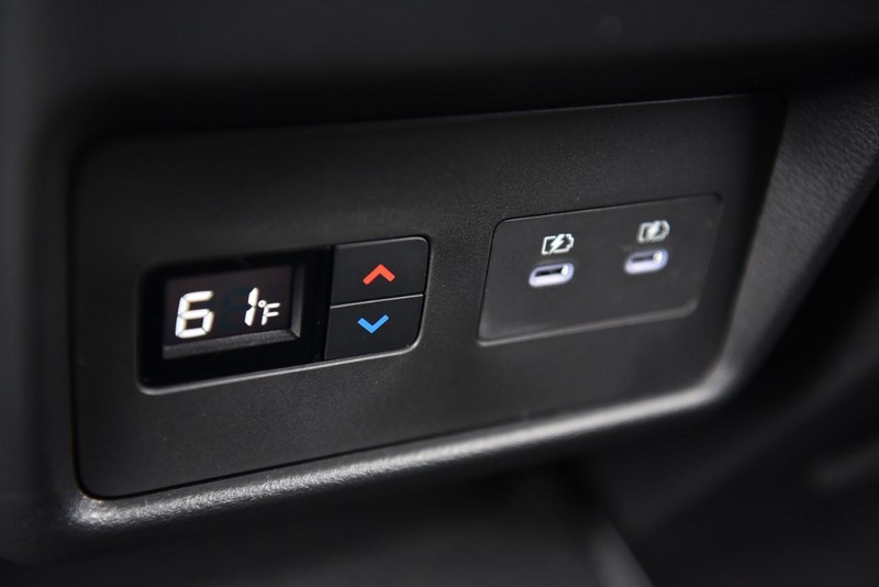 Nissan Rogue Vehicle Image 28