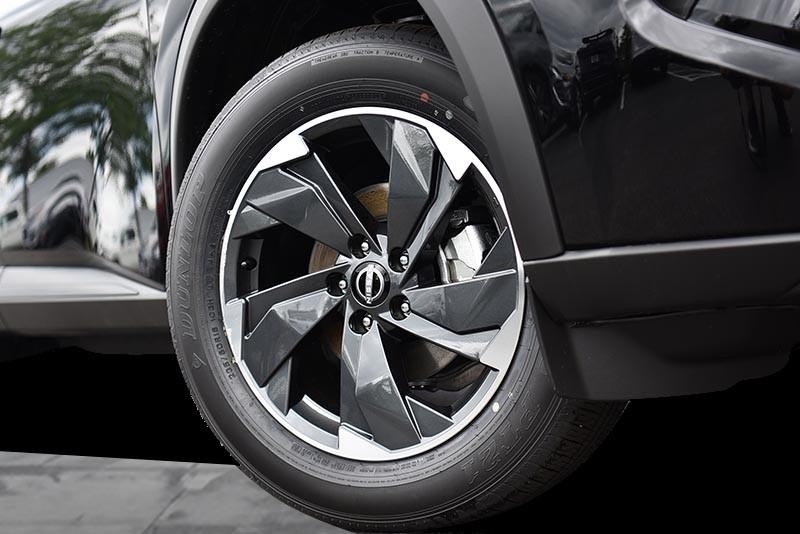 Nissan Rogue Vehicle Image 03