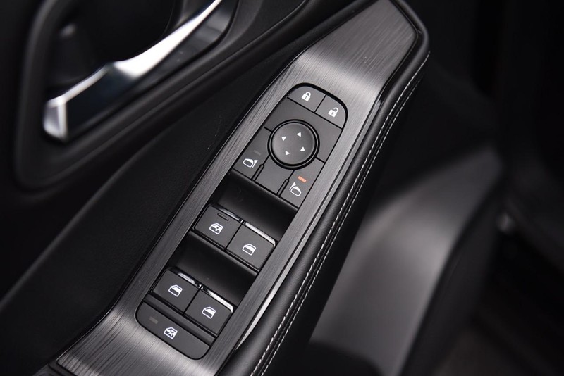 Nissan Rogue Vehicle Image 09