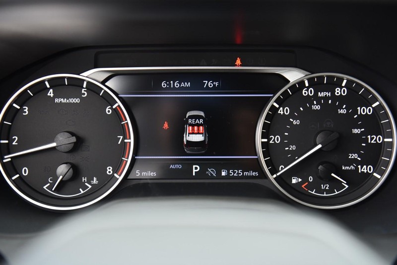 Nissan Rogue Vehicle Image 12