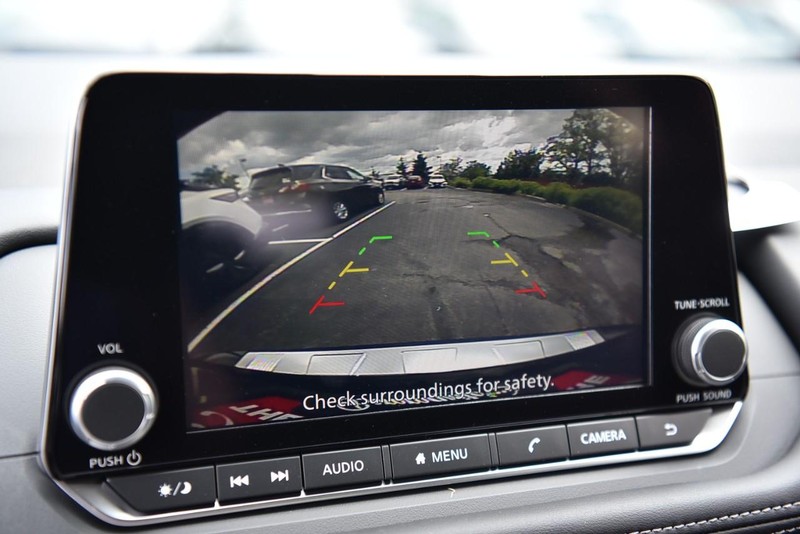 Nissan Rogue Vehicle Image 13
