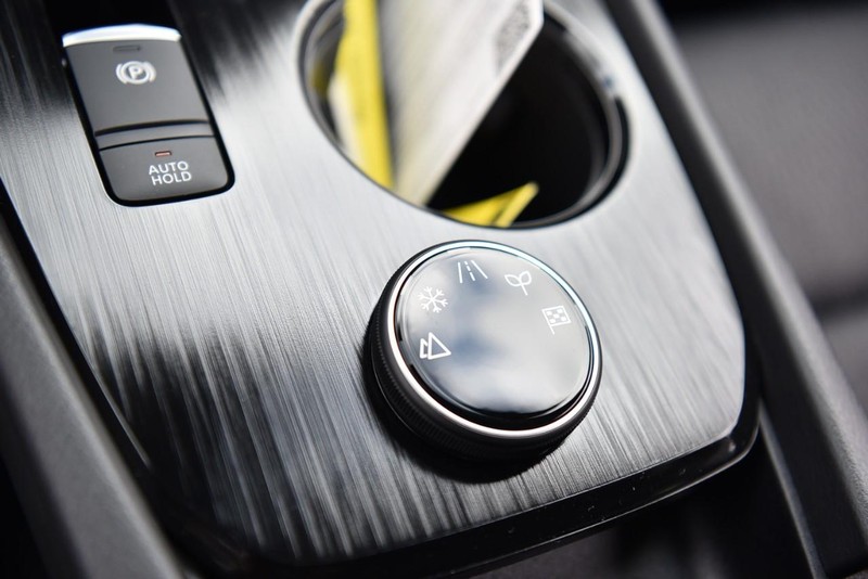 Nissan Rogue Vehicle Image 17