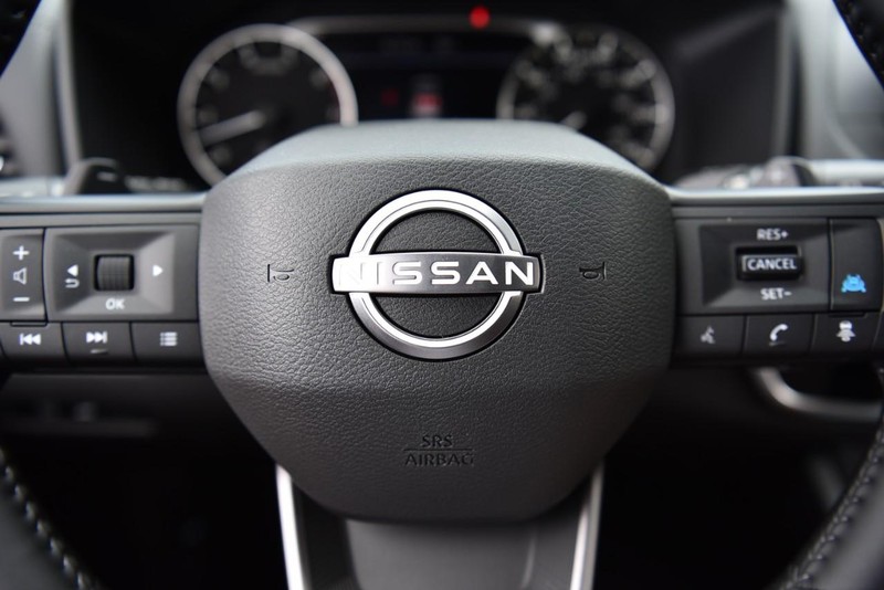 Nissan Rogue Vehicle Image 18