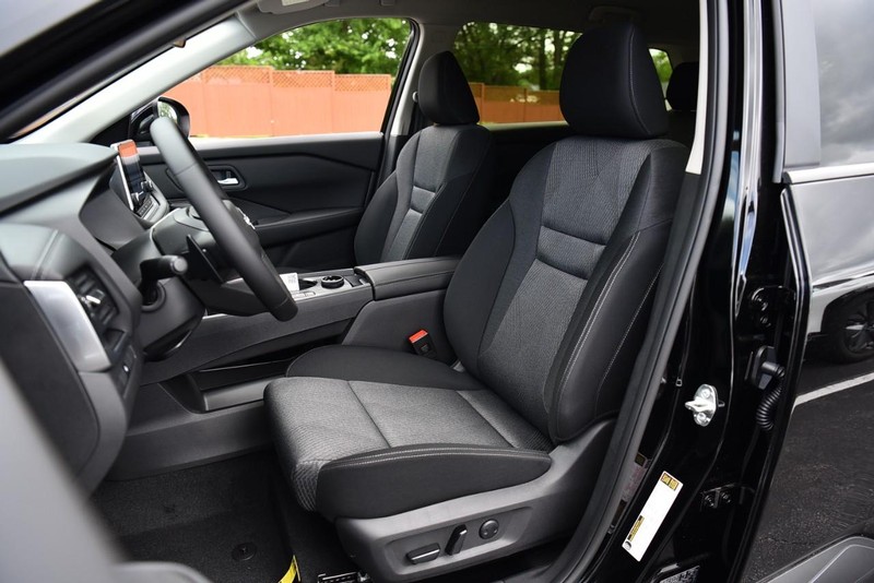Nissan Rogue Vehicle Image 19