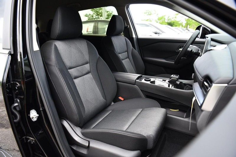 Nissan Rogue Vehicle Image 20