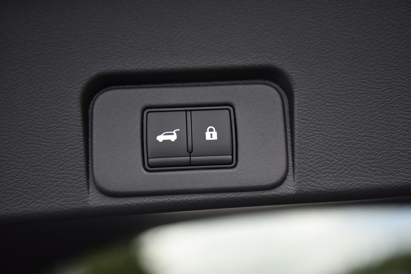 Nissan Rogue Vehicle Image 25