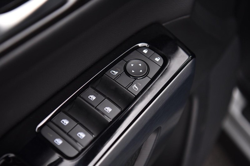 Nissan Pathfinder Vehicle Image 09