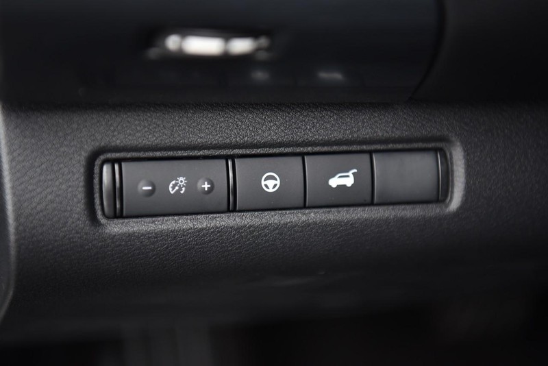 Nissan Pathfinder Vehicle Image 11