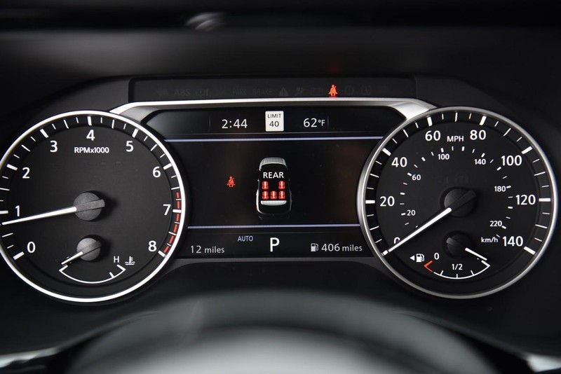 Nissan Pathfinder Vehicle Image 12