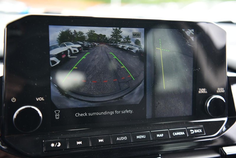 Nissan Pathfinder Vehicle Image 15