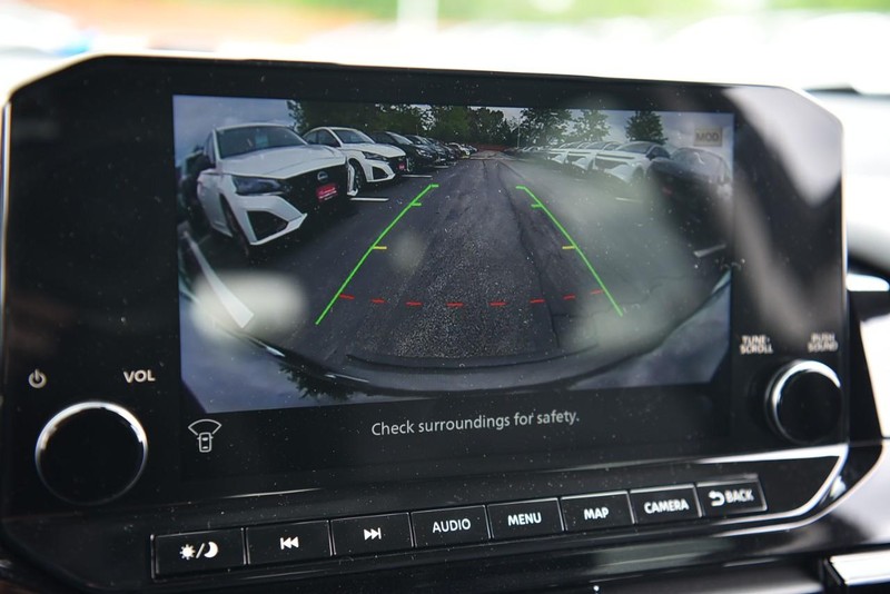 Nissan Pathfinder Vehicle Image 16