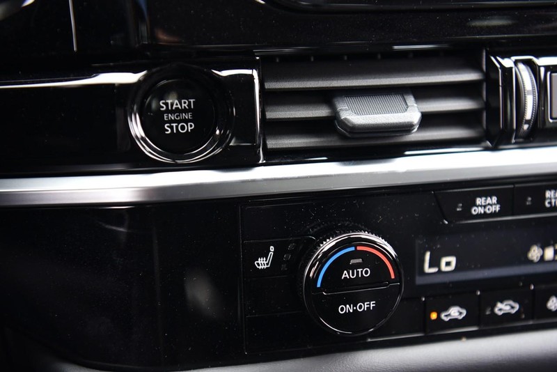 Nissan Pathfinder Vehicle Image 17
