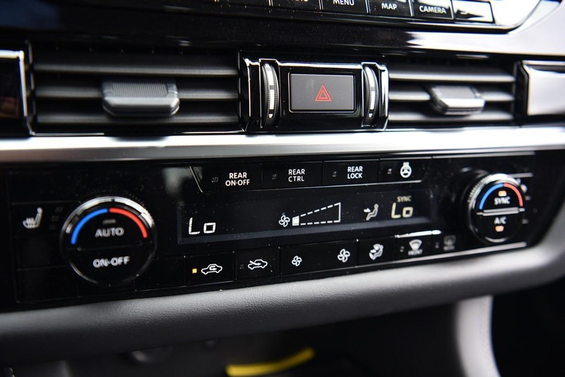 Nissan Pathfinder Vehicle Image 18