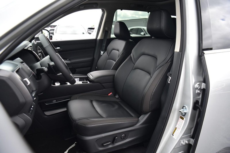 Nissan Pathfinder Vehicle Image 22