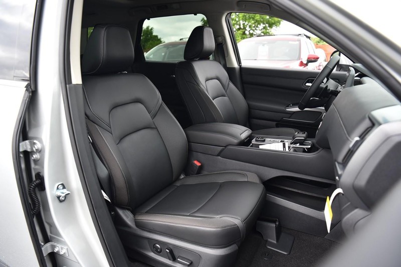 Nissan Pathfinder Vehicle Image 23